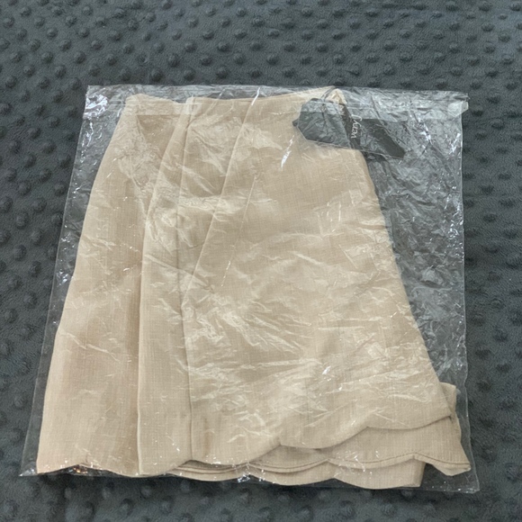 Very J Scalloped Beige Shorts SMALL - BRAND NEW - Picture 3 of 4